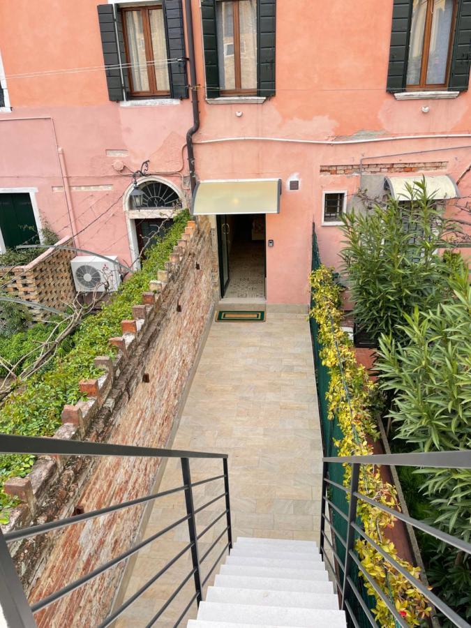Mh 3202 * Venice